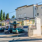 Guest house Varnica Kastel Luksic