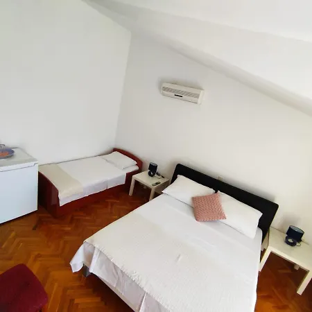 ゲストハウス Varnica Kaštel Lukšić