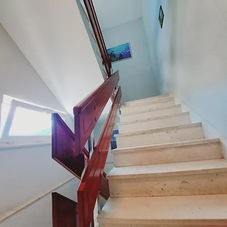 Varnica Casa de hóspedes Kaštel Lukšić