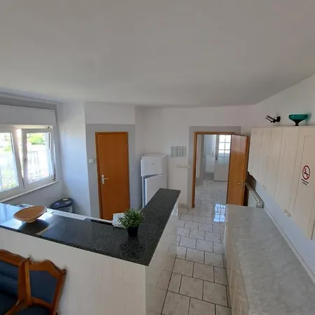 Guest house Varnica Kastel Luksic