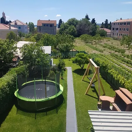 Varnica Guest house