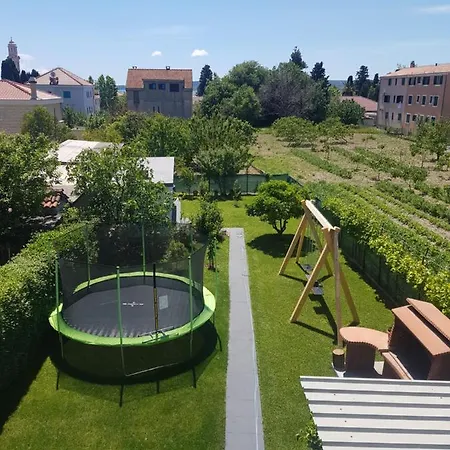 Varnica Guest house